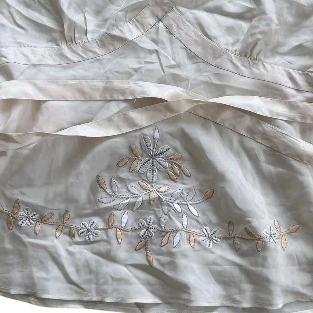 New Anthropologie silk top - Picture 4 of 4
